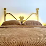 Zebra Apartment In City Center